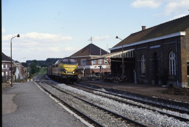 Viane-Moerbeke - TH 85-8864.jpg